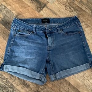 CELEBRITY PINK jean shorts! Size 28